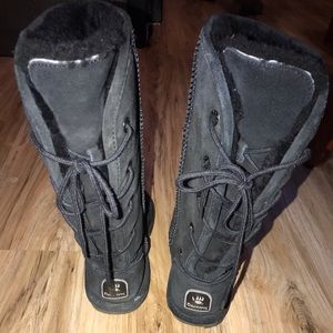 Bearpaw tie boots black
